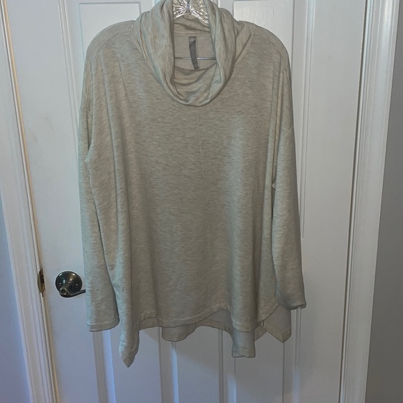 Athleta Top - Picture 1 of 4